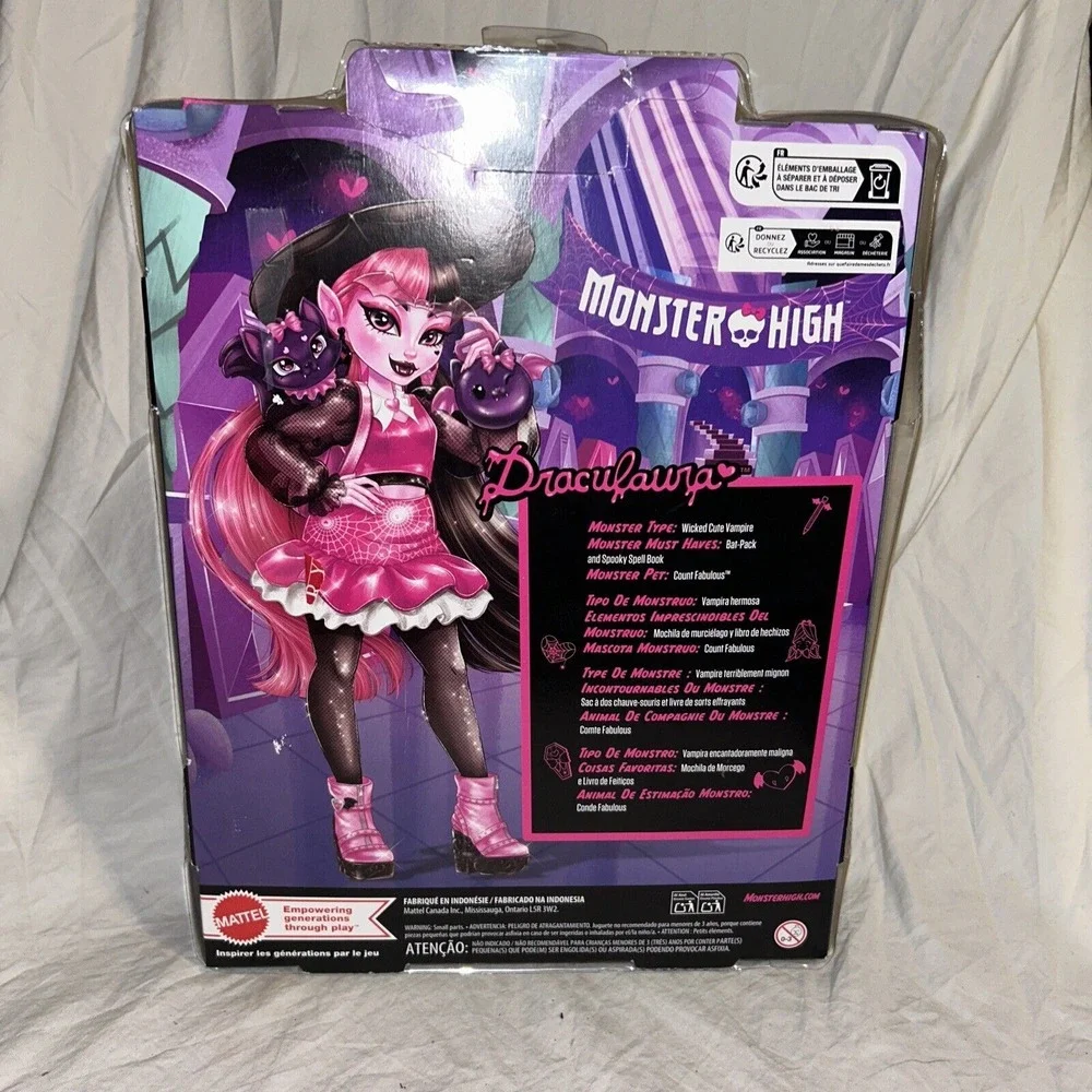 Monster High Draculaura‎ Doll with Pet Bat Cat Count Fabulous & Accessories